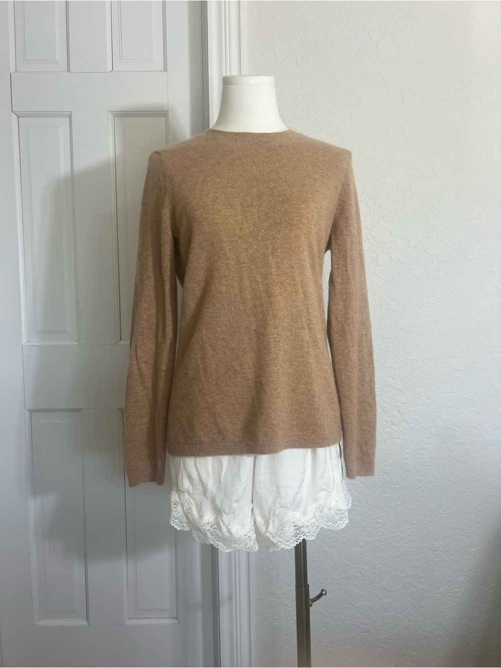 Women’s Lands’ End 100% Cashmere Sweater Tan Crewneck Size Small Soft Luxury